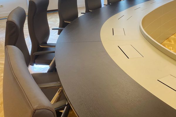 Mesa de juntas. BK Contract.