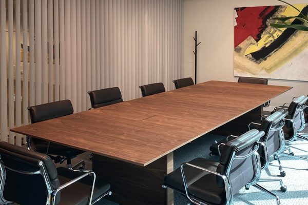 Mesa de reuniones a medida BK. 10 personas.