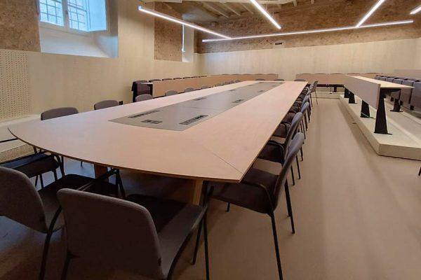 Mesa de reuniones a medida. BK Contract.