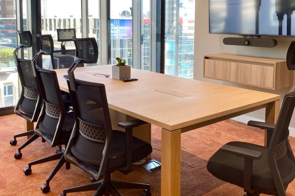 Mesa de reuniones a medida. BK Contract.