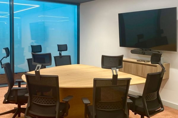Mesa de reuniones a medida. BK Contract.