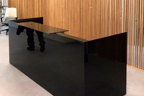 Mostrador de recepción a medida. BK Contract.