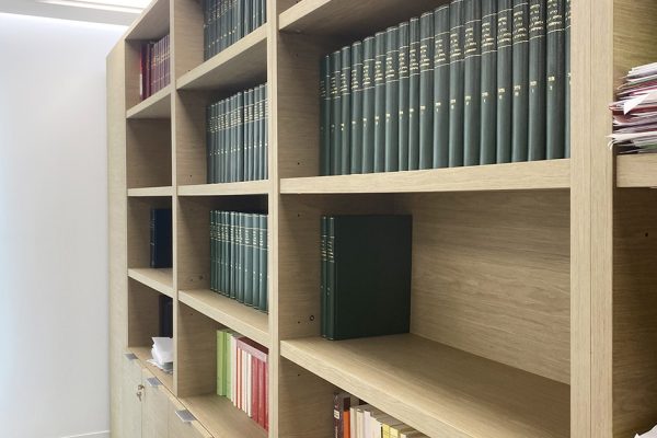 Muebles de oficina a medida W. BK Contract.